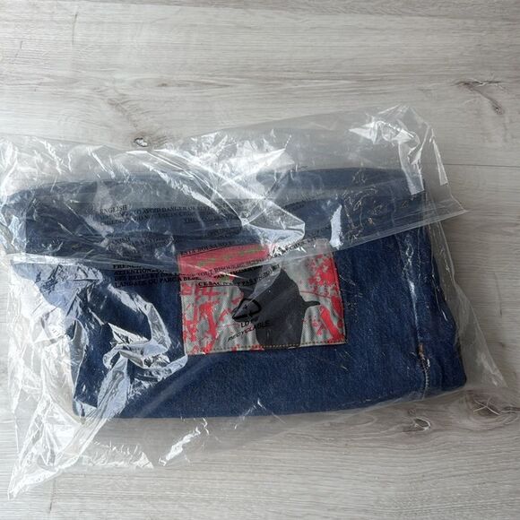 Hot Topic A Nightmare On Elm Street Freddy Patches Mom Shorts Freddy Krueger NWT - Picture 7 of 7